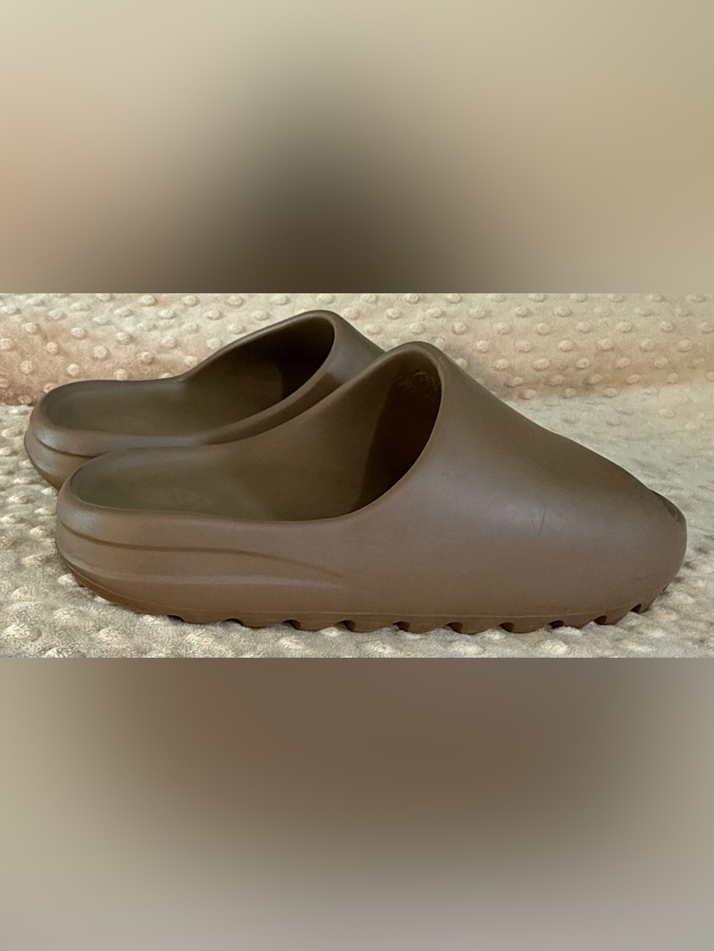 Yeezy Slide in Brown
